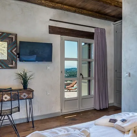 Listen To Nature In A Renovated Traditional Hilltop Liodosifis With Heated Pool *