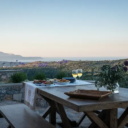 Villa Listen To Nature In A Renovated Traditional Hilltop Liodosifis With Heated Pool *