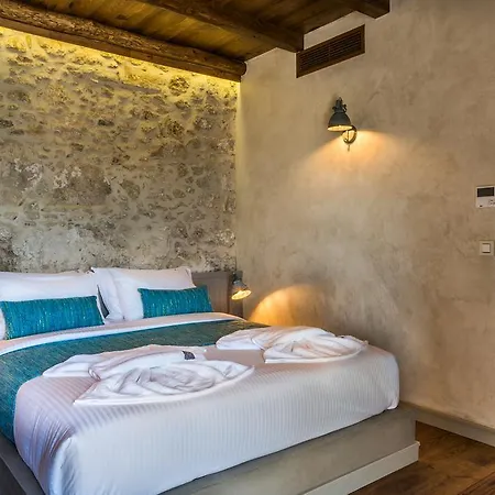 Listen To Nature In A Renovated Traditional Hilltop Liodosifis With Heated Pool Paidhokhorion