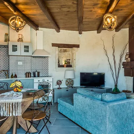 Listen To Nature In A Renovated Traditional Hilltop Liodosifis With Heated Pool *